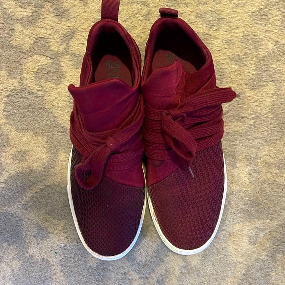 BRASH LADIES SNEAKERS MAROON SZ 8 EC CUTE COMFORTABLE STYLISH